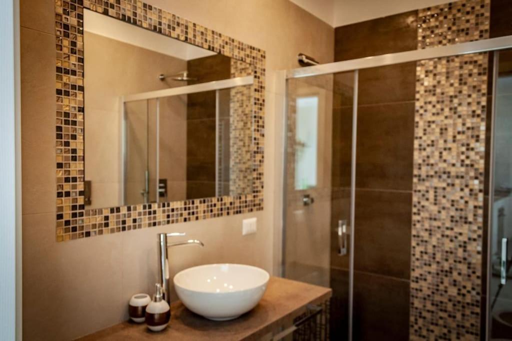Piccolo Appartamento Di Charme Naples Exterior photo